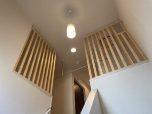 松山市　縦格子を製作しました🐱 ～ペットリフォーム～